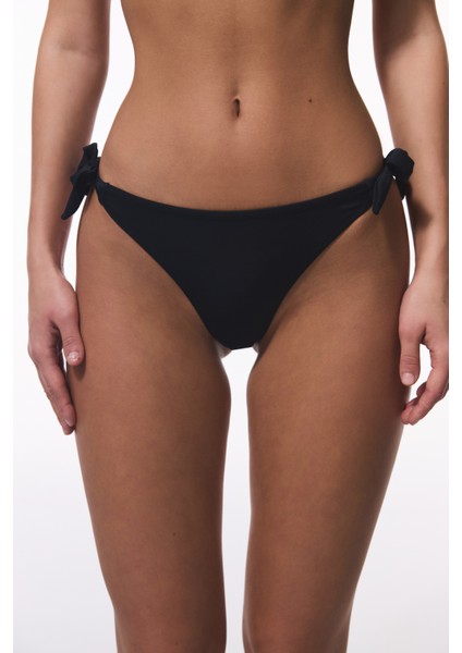 Siyah String Düşük Bel Bikini Altı