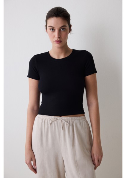 Siyah Bisiklet Yaka Slim Fit Tişört