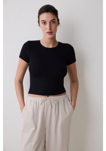 Siyah Bisiklet Yaka Slim Fit Tişört