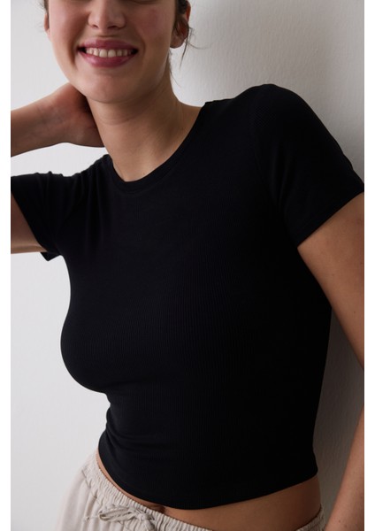 Siyah Bisiklet Yaka Slim Fit Tişört