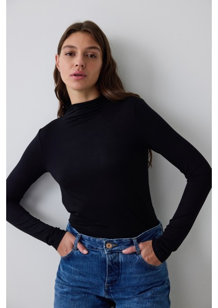 Siyah Yarım Balıkçı Yaka Slim Fit Uzun Kollu Triko