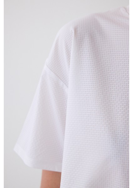 Beyaz Sırt Detaylı Tişört