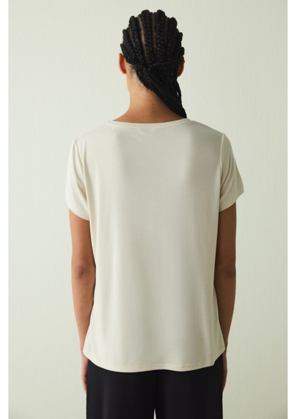 Bej V Yaka Kısa Kollu Modal Tişört