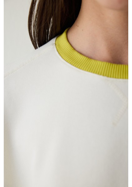Açık Bej Çiçek Desenli Yakalı Oversize Çan Sweatshirt - Inspired By Flora