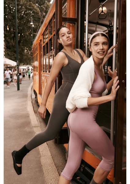 Antrasit Modal V Yaka Çıkarılabilir Kaplı Sporcu Crop Üst