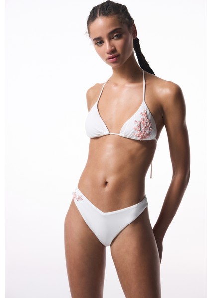 Beyaz Pearl Boncuklu Üçgen Bikini Üstü - Gamze Erçel Koleksiyonu