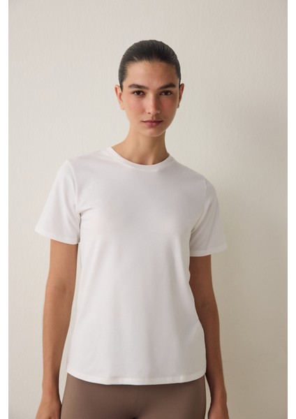 Kırık Beyaz Basic Bisiklet Yaka Tişört