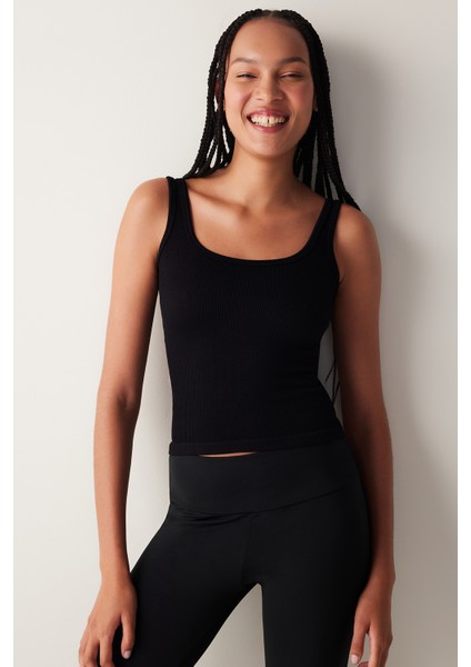 Siyah Dikişsiz Kare Yaka Seamless Üst