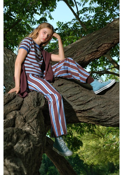 Kahverengi Bozkır Lalesi Bisiklet Yaka Pamuklu Çizgili Crop Tişört - Inspired by Flora