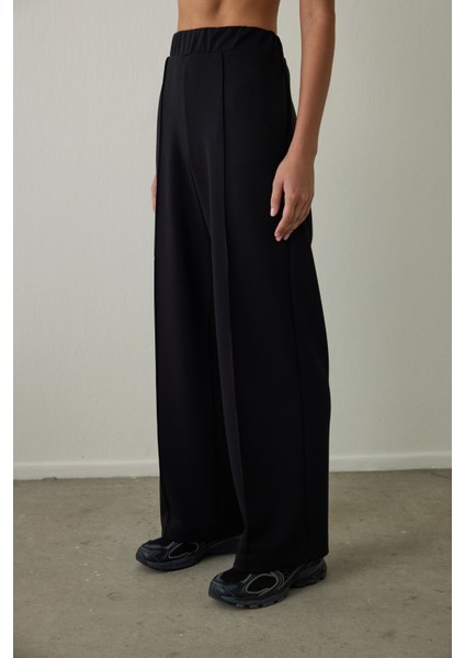 Siyah Yüksek Bel Geniş Paça Nervürlü Jogger Eşofman Altı