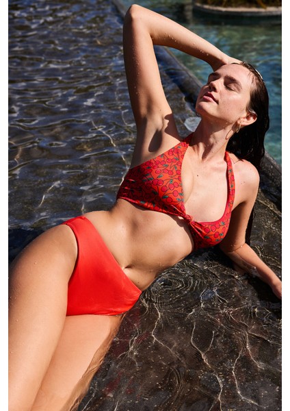 Chery Minimal Kesim Kiraz Desenli Bikini Üstü