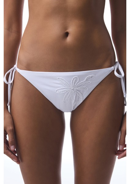 Beyaz Nakışlı Bikini Altı