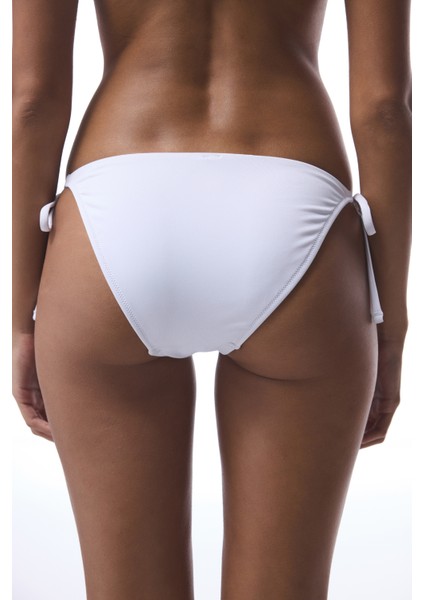 Beyaz Nakışlı Bikini Altı