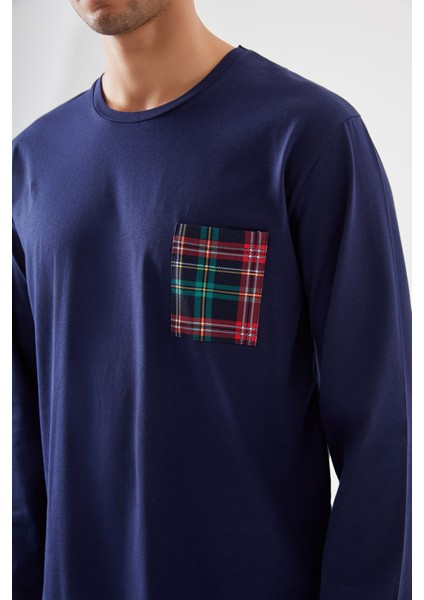 Erkek Pamuklu Göğüs Cepli Lacivert- Kırmızı Ekose Desenli Uzun Kollu Cep Detaylı Pijama Takımı