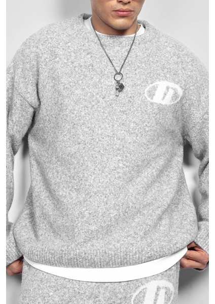 Erkek Oversize Boxy Fit Logo Detaylı Tüylü Kazak Gri modelleri