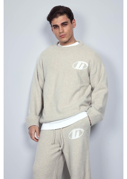 Erkek Oversize Boxy Fit Logo Detaylı Tüylü Kazak Bej