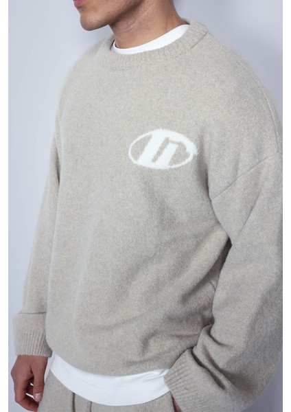 Erkek Oversize Boxy Fit Logo Detaylı Tüylü Kazak Bej fiyatları