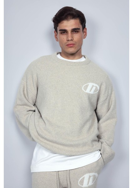 Erkek Oversize Boxy Fit Logo Detaylı Tüylü Kazak Bej modelleri