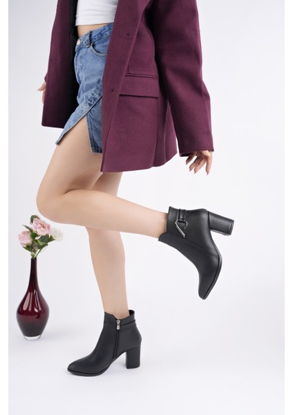 Fortis Sivri Burun Toka Detaylı Fermuarlı Kalın Topuklu Kadın Bot fırsatları