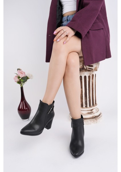 Fortis Sivri Burun Toka Detaylı Fermuarlı Kalın Topuklu Kadın Bot indirimleri