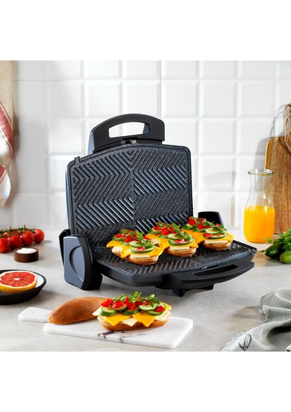 Siyah ve Beyaz Renkli Pratik ve Şık Tost Makinesi Seti modelleri