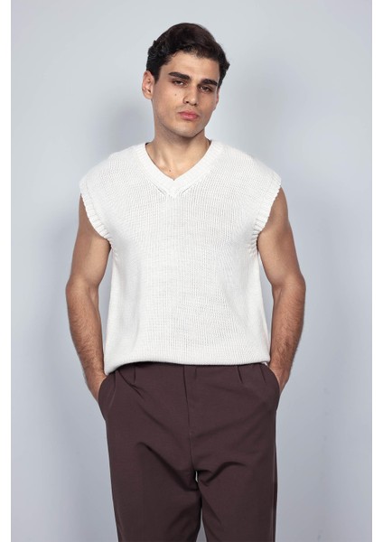 Erkek Oversize V Yaka Triko Süveter Bej