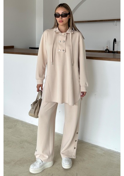 Metal Aksesuarlı Premium Kumaş Salaş Sweat Pantolon Takım Krem 9372-TK