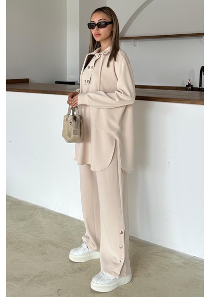 Metal Aksesuarlı Premium Kumaş Salaş Sweat Pantolon Takım Krem 9372-TK indirimleri