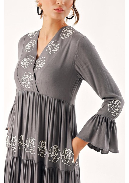 Gri Nakışlı Uzun Büzgülü Elbise 94330
