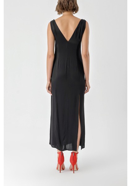 Siyah Kolsuz V Yaka Yırtmaçalı Elbise 94217 fırsatları