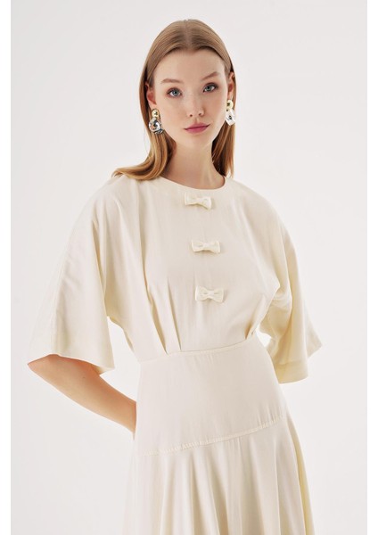 Ekru Geniş Kollu Kurdela Detaylı Volanlı Elbise 94538