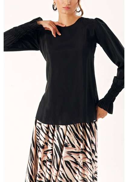 Siyah Pilise Detaylı Bluz 19911