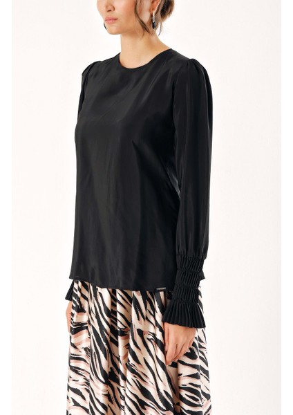 Siyah Pilise Detaylı Bluz 19911 fırsatları