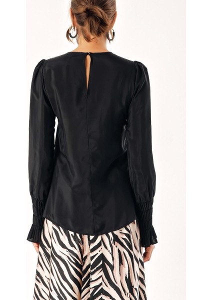 Siyah Pilise Detaylı Bluz 19911 indirimleri