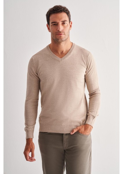 Açık Bej V Yaka Uzun Kol Cepsiz Comfort Fit Classic Yünlü Triko Kazak 1012255002 modelleri
