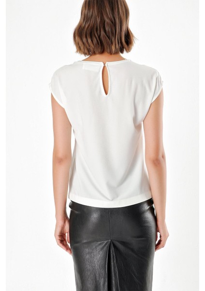 Beyaz Kısa Kollu Basic T-Shirt 19193 fırsatları