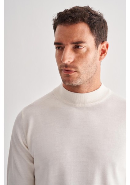 Açık Krem Yarım Balıkçı Yaka Cepsiz Comfort Fit Classic Pamuklu Triko Kazak 1012255001 fırsatları