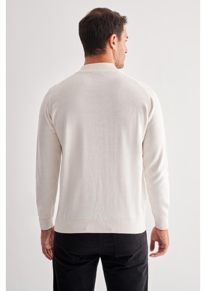 Açık Krem Yarım Balıkçı Yaka Cepsiz Comfort Fit Classic Pamuklu Triko Kazak 1012255001 indirimleri