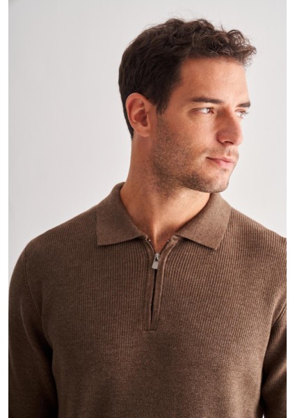 Kahverengi Fermuarlı Polo Yaka Uzun Kol Cepsiz Comfort Fit Casual Pamuklu Triko Kazak 1012255202 fırsatları