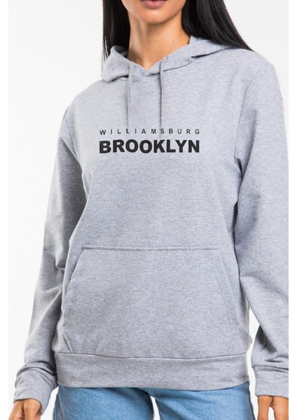 Kadın Kapşonlu Rahat Kalıp Ince Wıllamsburg Brooklyn Baskılı Swetashırt SPR24SWK123 fiyatları