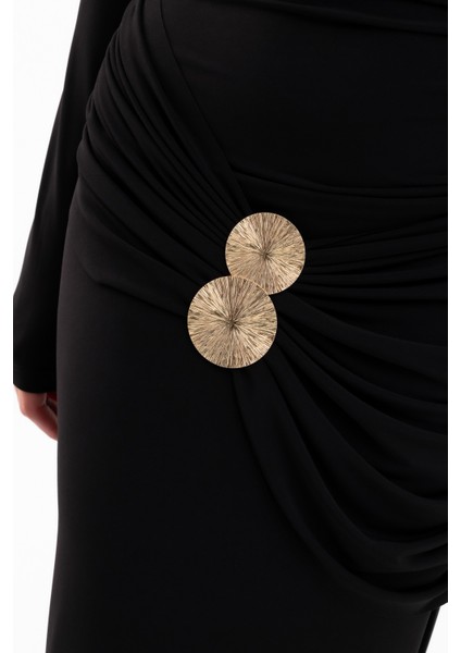 Kadın Siyah Uzun Kol Aksesuar Drapeli Maxi Elbise indirimleri