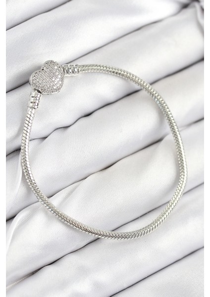 Pirinç Charm Zirkon Taşlı Kalp Model Gümüş Renk Kadın Bileklik