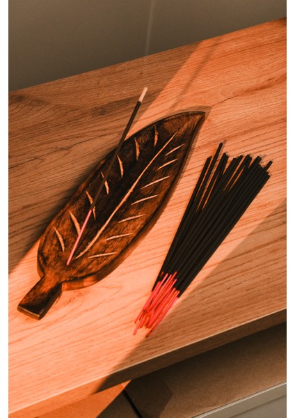 20 Adet Citronella (Limonotu) Çubuk Tütsü ve Yaprak Tasarımlı Tütsülük Seti | Meditasyon | Yoga