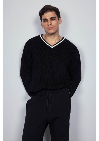 Erkek V Yaka Oversize Kontrast Detaylı Kazak Siyah