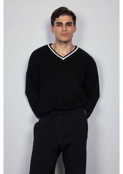 Erkek V Yaka Oversize Kontrast Detaylı Kazak Siyah modelleri