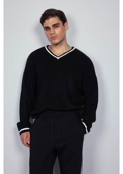 Erkek V Yaka Oversize Kontrast Detaylı Kazak Siyah fırsatları