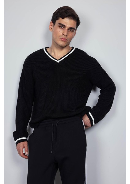 Erkek V Yaka Oversize Kontrast Detaylı Kazak Siyah indirimleri