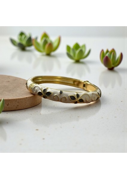 Beyaz Gri Çiçekli Bileklik