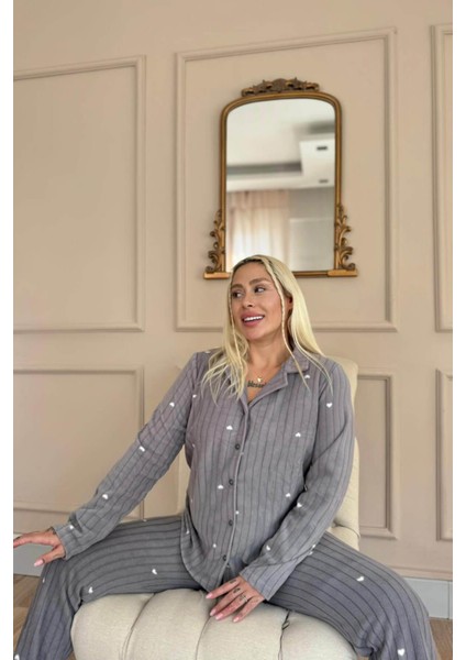 Gri Jantung Desenli Önden Düğmeli Peluş Polar Pijama Takımı modelleri