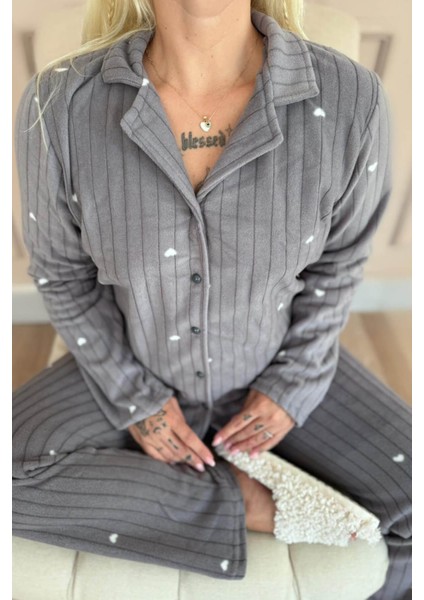 Gri Jantung Desenli Önden Düğmeli Peluş Polar Pijama Takımı fırsatları